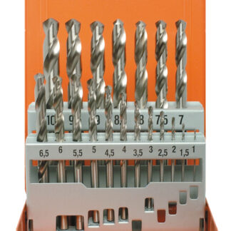 Spiralbohrer-Kassette HSS-G DIN 338 Typ N ECO 19-tlg. Artikelnummer:60315 EAN:4000146603154 QualitätsstufePlus Verpackung19-tlg. in Metallkassette Irrtum und Druckfehler sowie Farbabweichungen und technische Änderung vorbehalten. Spiralbohrer-Kassette ECO Geschliffene HSS-G Spiralbohrer Aus dem Vollen geschliffen Lange Lebensdauer Inhalt: 19 kurze Spiralbohrer mit Zylinderschaft HSS-G DIN 338 je 1 Ø 1 – 10 mm um 0,5 steigend